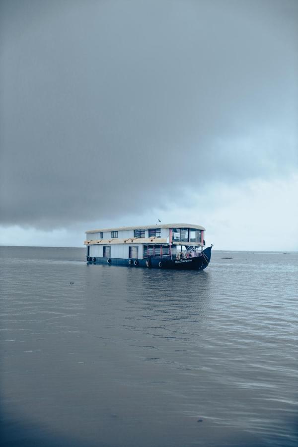 Harmony Houseboats Hotell Alappuzha Eksteriør bilde