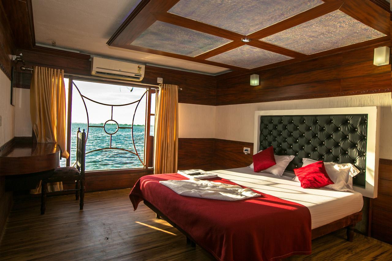 Harmony Houseboats Hotell Alappuzha Eksteriør bilde